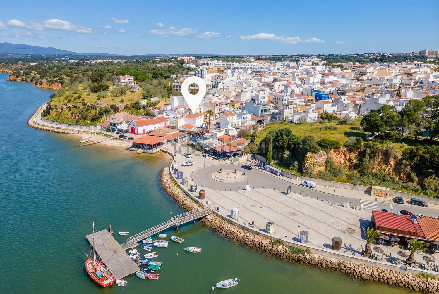 小楼房或独栋别墅出售在Largo da Ribeira, 7 - 视线