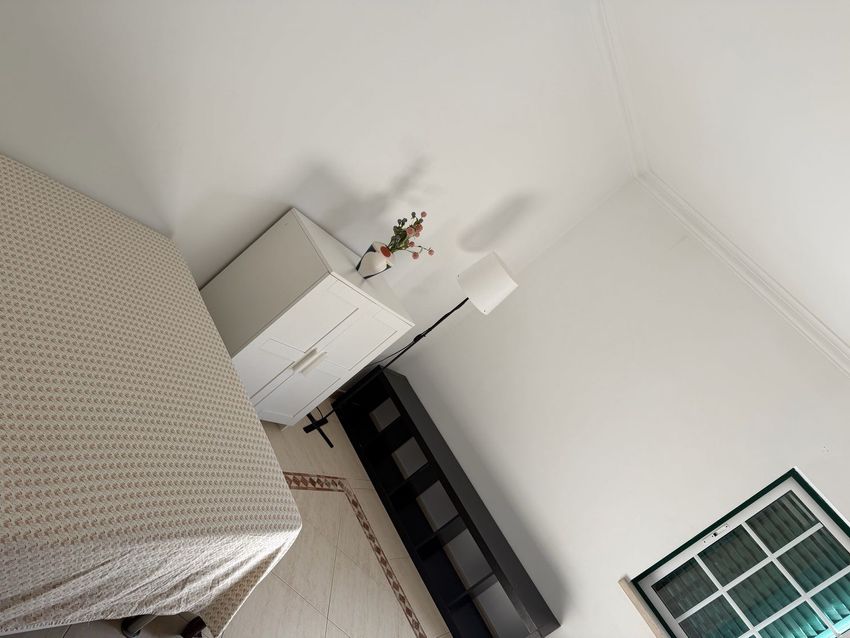 出租房间在Rua Hermenegildo Capelo, 4