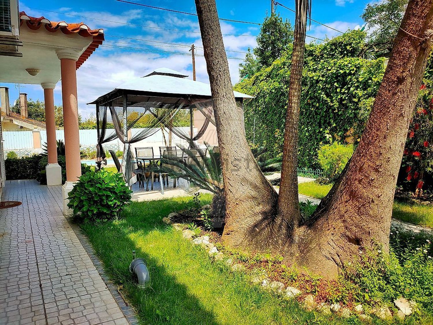 小楼房或独栋别墅出售在Cotovia - Quintinha - Venda Nova - 花园