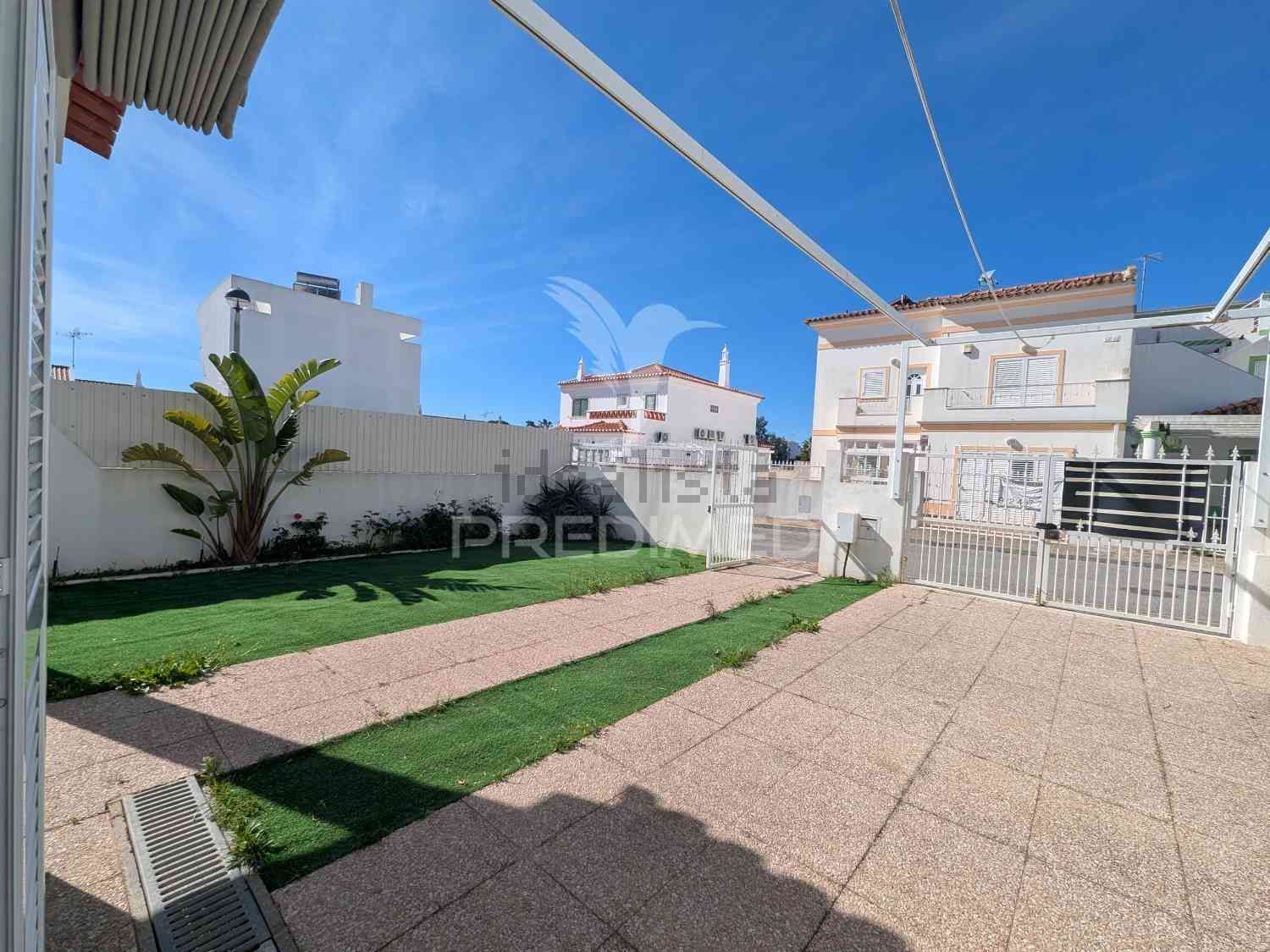 小楼房或别墅出售在Monte Gordo - 外立面
