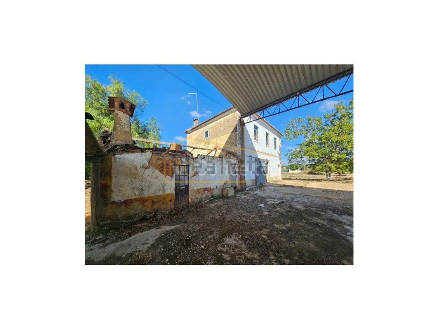 庄园出售在Rua dos Meziões, 15 - 外立面