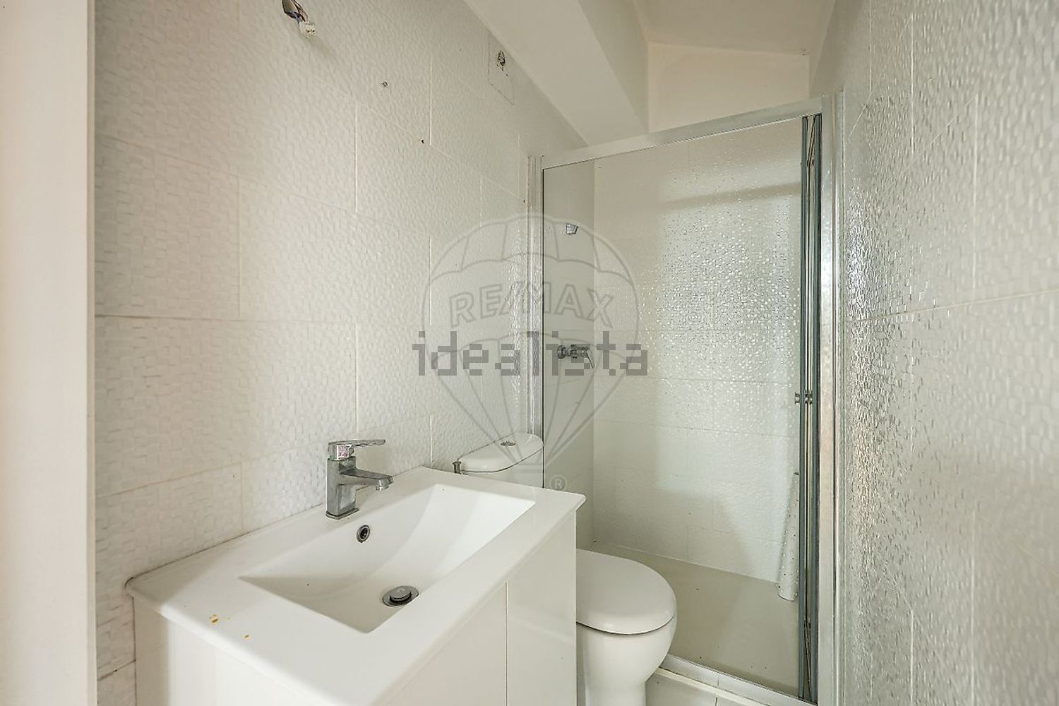 T0（单人公寓）出售在Avenida Doutor Francisco Vale Guimarães, 169 b - 卫生间