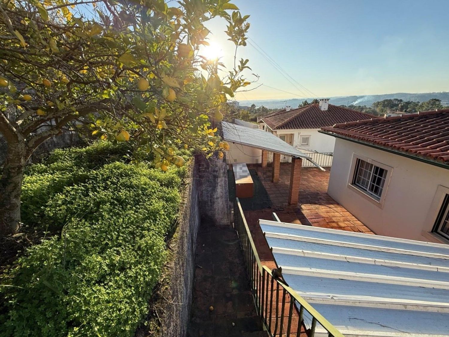 小楼房或独栋别墅出售在Estrada do Calvário - 视线