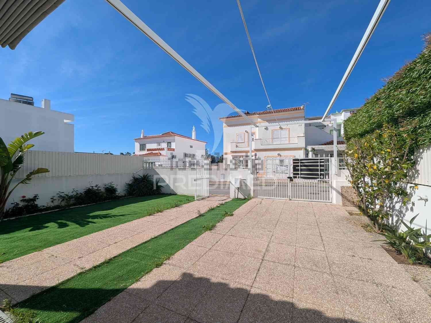 小楼房或别墅出售在Monte Gordo - 外立面