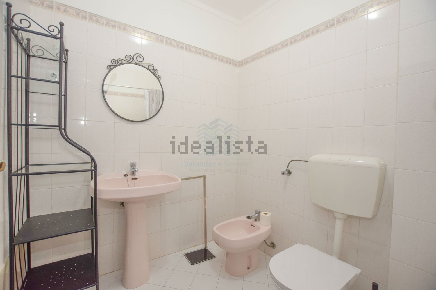 出租公寓 t2在Avenida Municipio Ribeira Grande, 161 - 卫生间