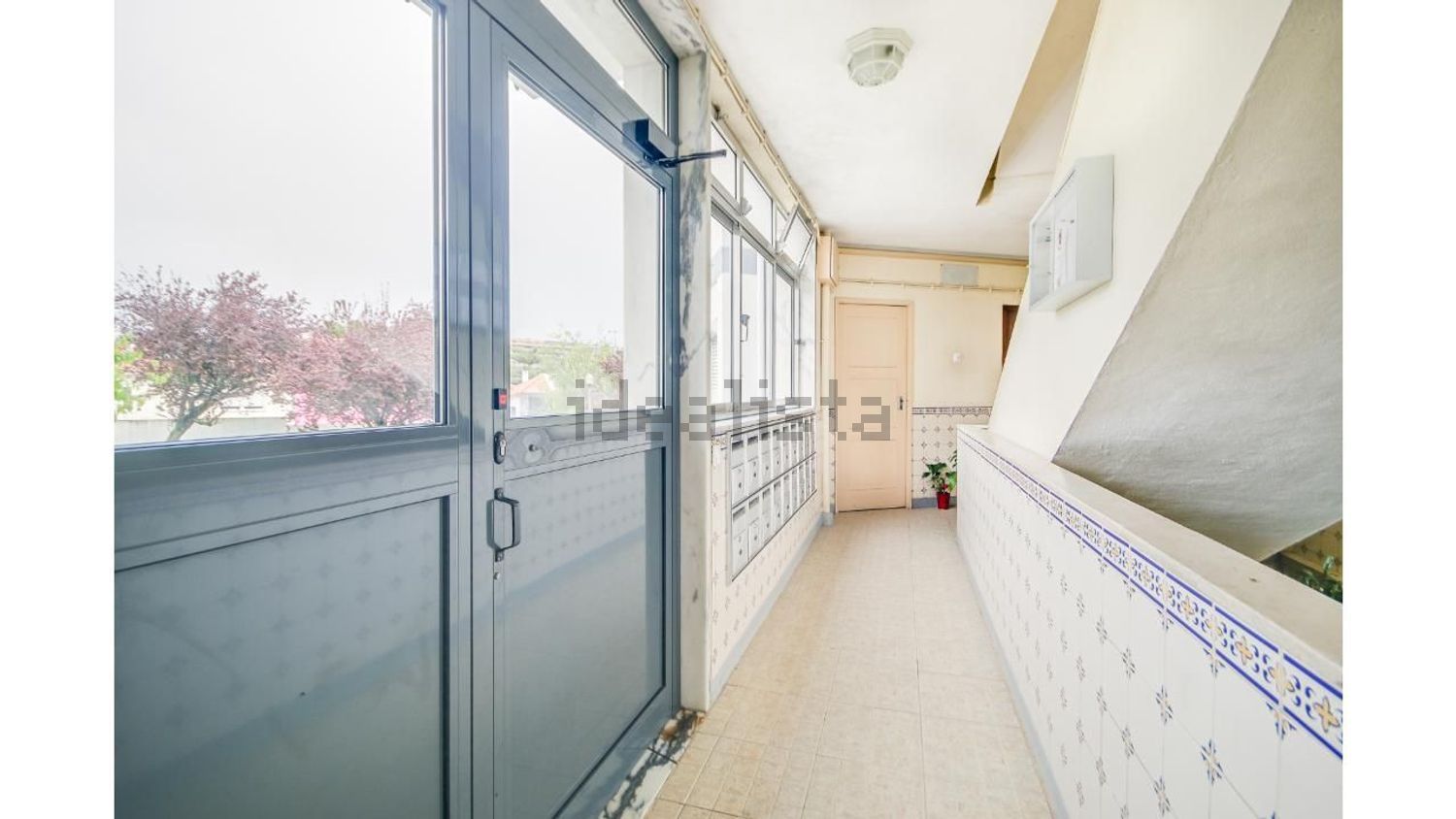 公寓 t3出售在Rua Alferes Barrilaro Ruas s/n - 过道