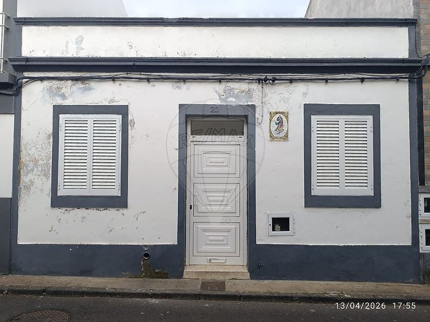小楼房或独栋别墅出售在Rua São Francisco Xavier
