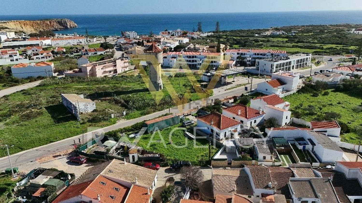 小楼房或独栋别墅出售在Sagres - 阳台