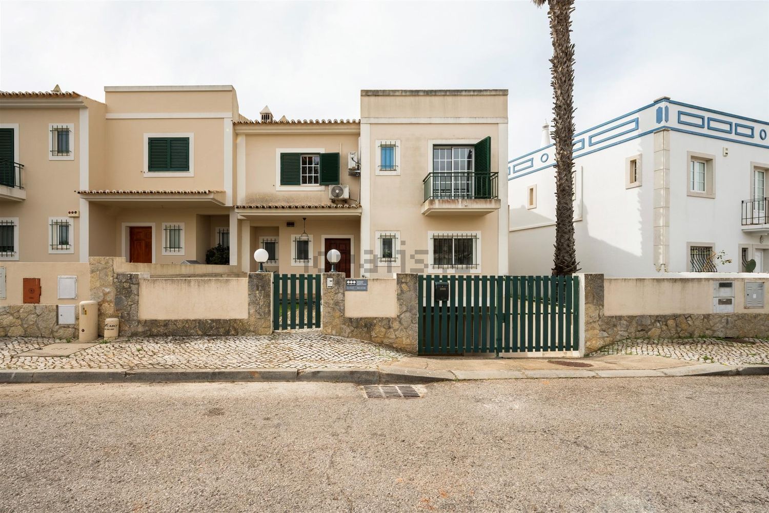 双拼别墅出售在Avenida de Ceuta s/n - 外立面