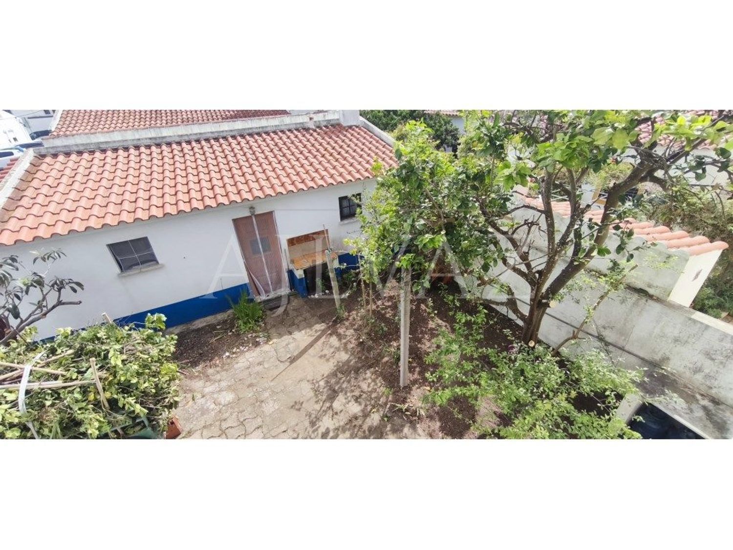小楼房或独栋别墅出售在Bairro Social - 外立面