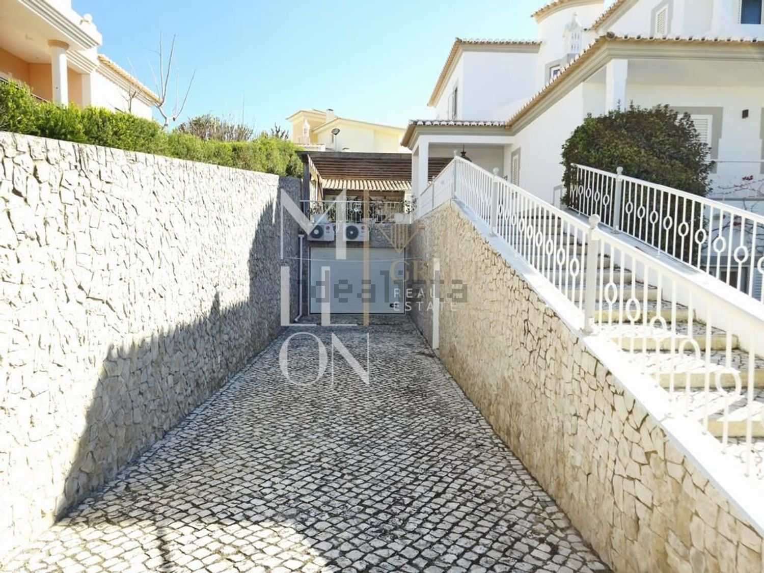 出租小楼房或独栋别墅在Estrada da Atalaia s/n - 外立面