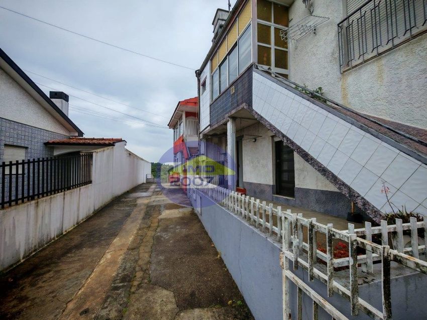 小楼房或独栋别墅出售在São Paio de Oleiros