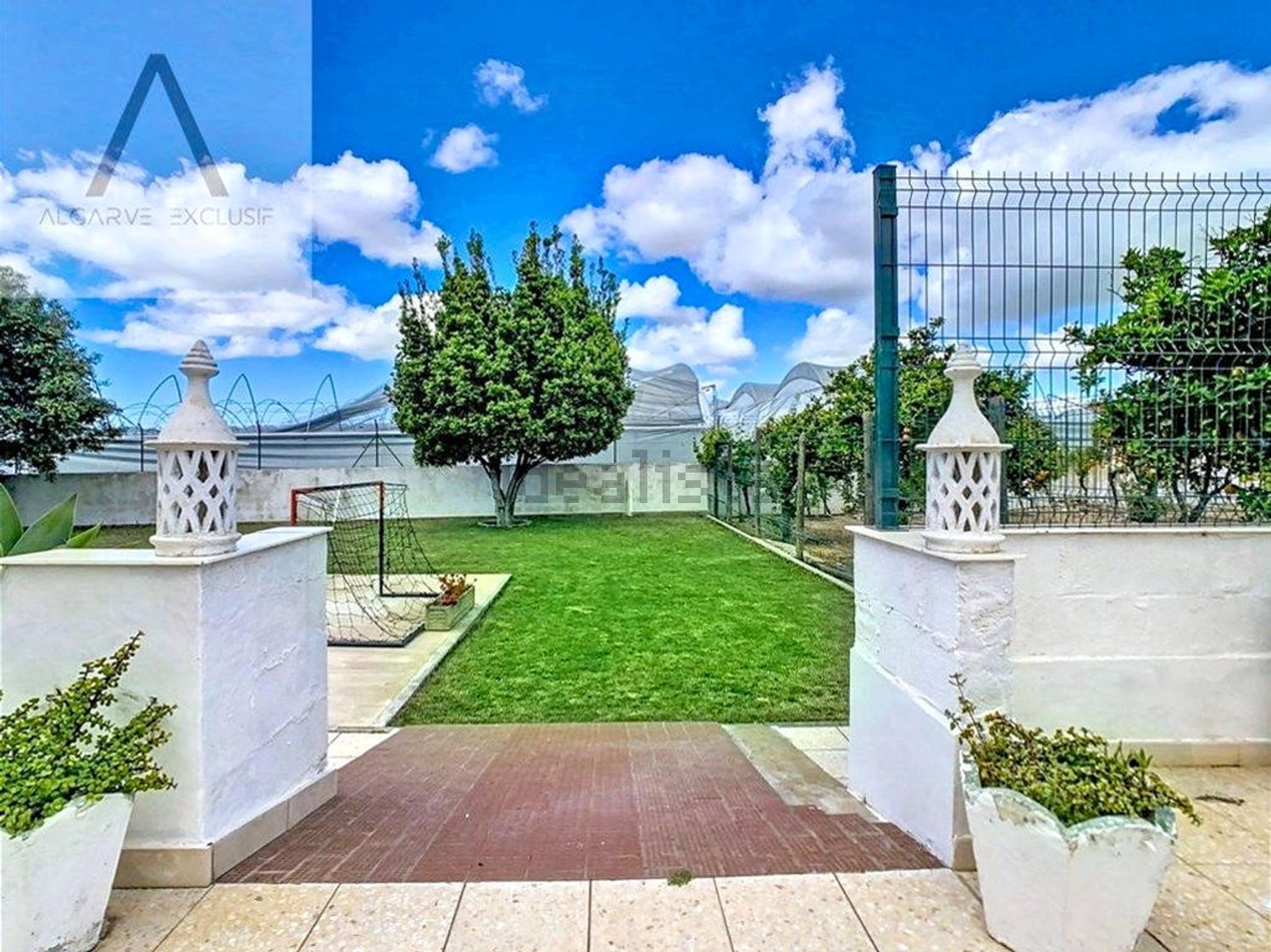 小楼房或独栋别墅出售在Largo da Mota - 花园
