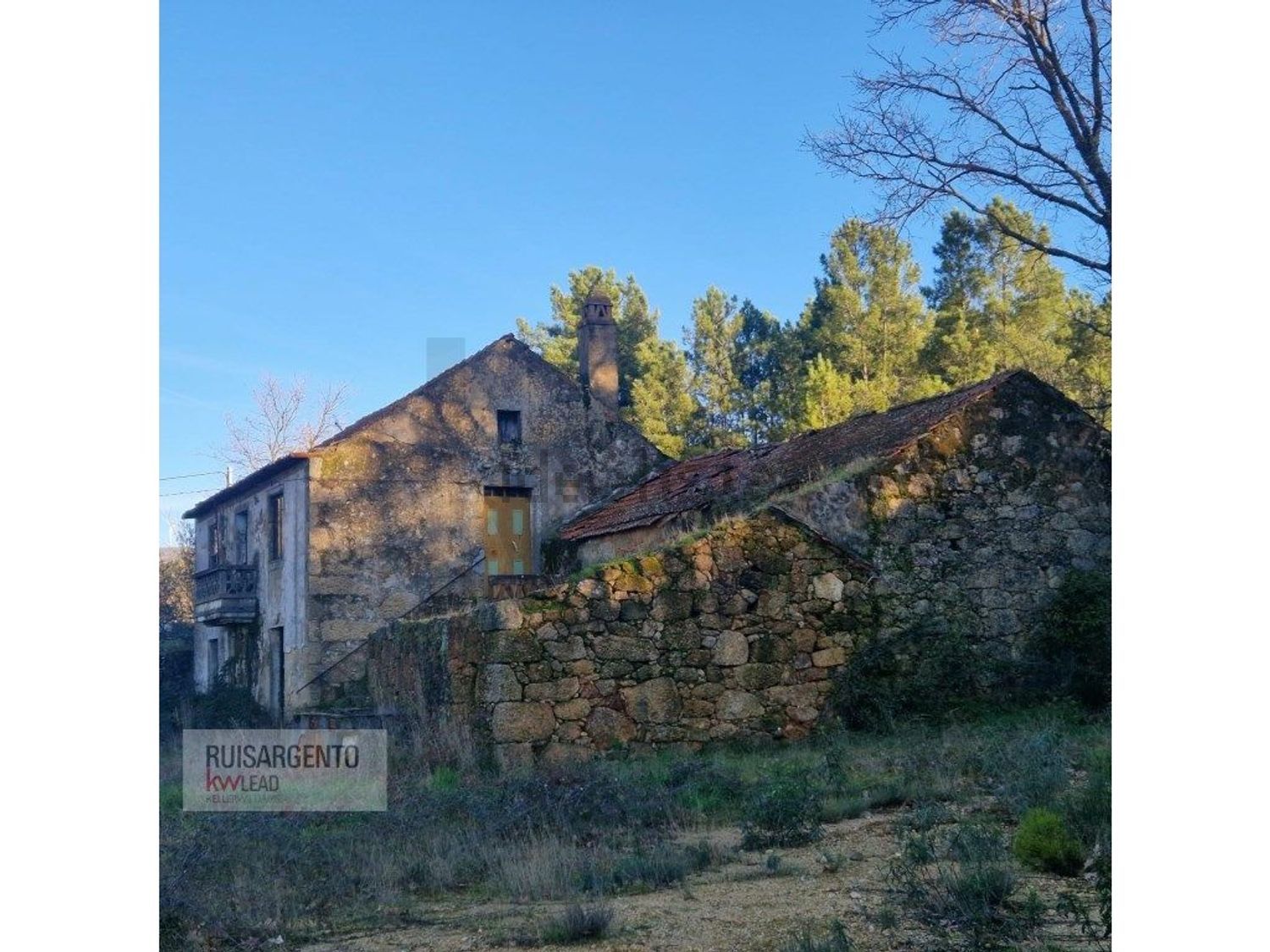 小楼房或独栋别墅出售在Rua de Santo Antão - 外立面