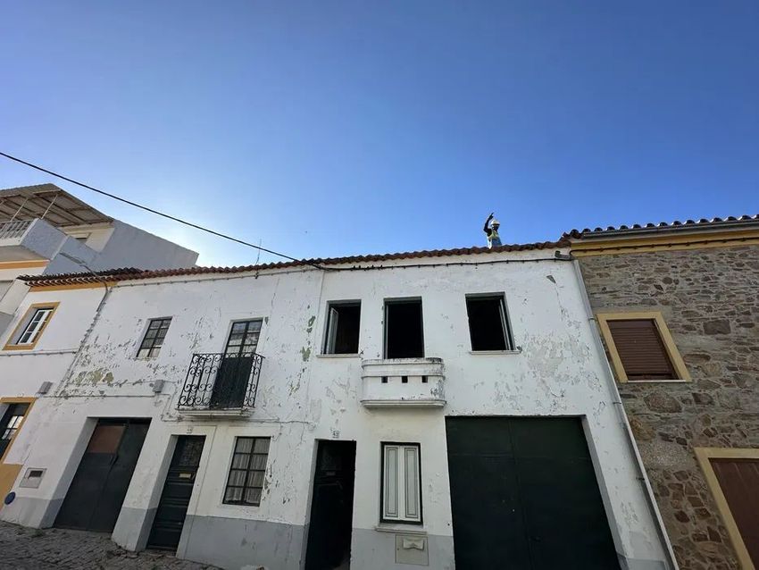 小楼房或独栋别墅出售在Rua do Espírito Santo