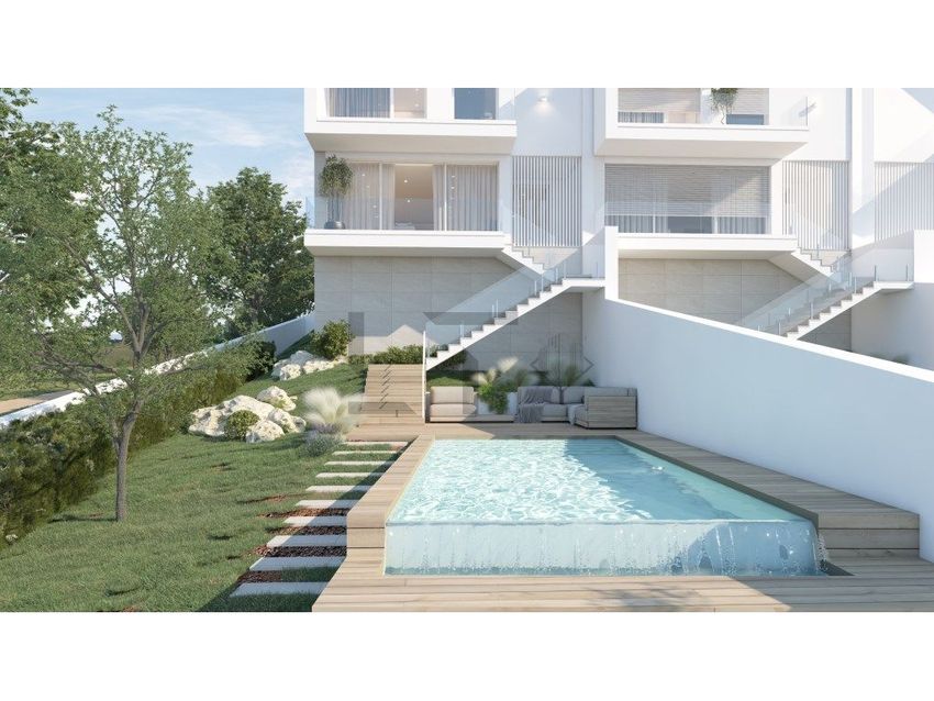 小楼房或独栋别墅出售在Rua Aquilino Ribeiro