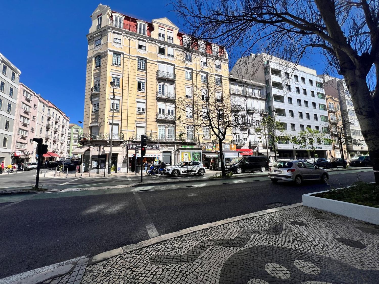 公寓 t3出售在Avenida Almirante Reis, 134 - 外立面