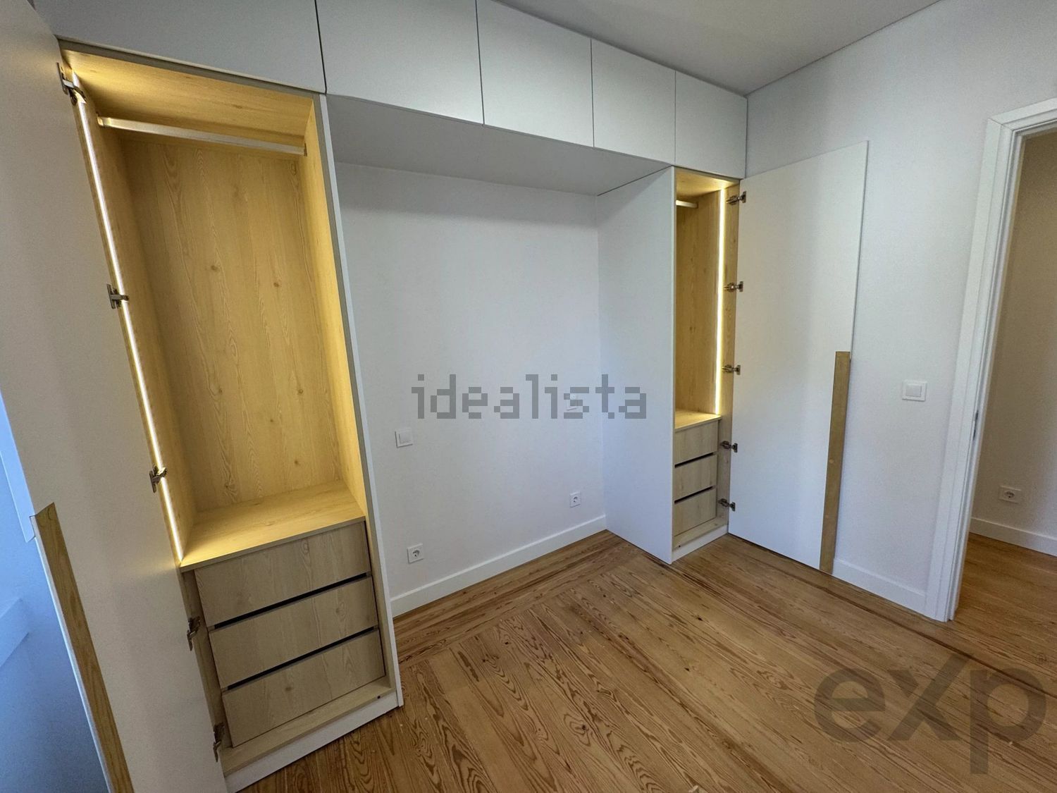 出租公寓 t3在Rua Conde das Alcáçovas, 17 - 试衣间