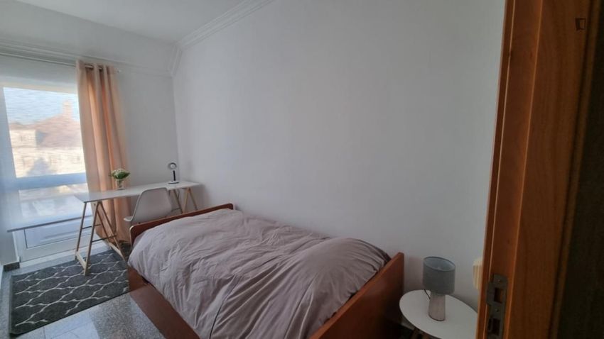 出租房间在Rua Guerra Junqueiro