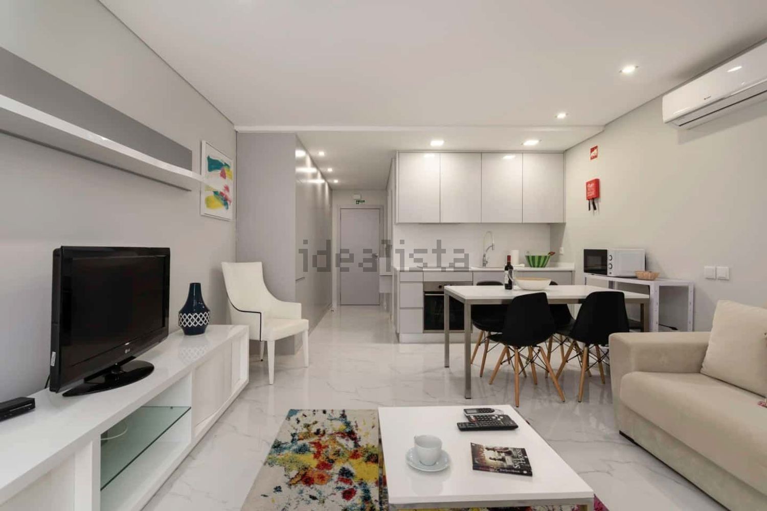 出租公寓 t1在Praça Banco Português do Atlântico, 4 - 客厅