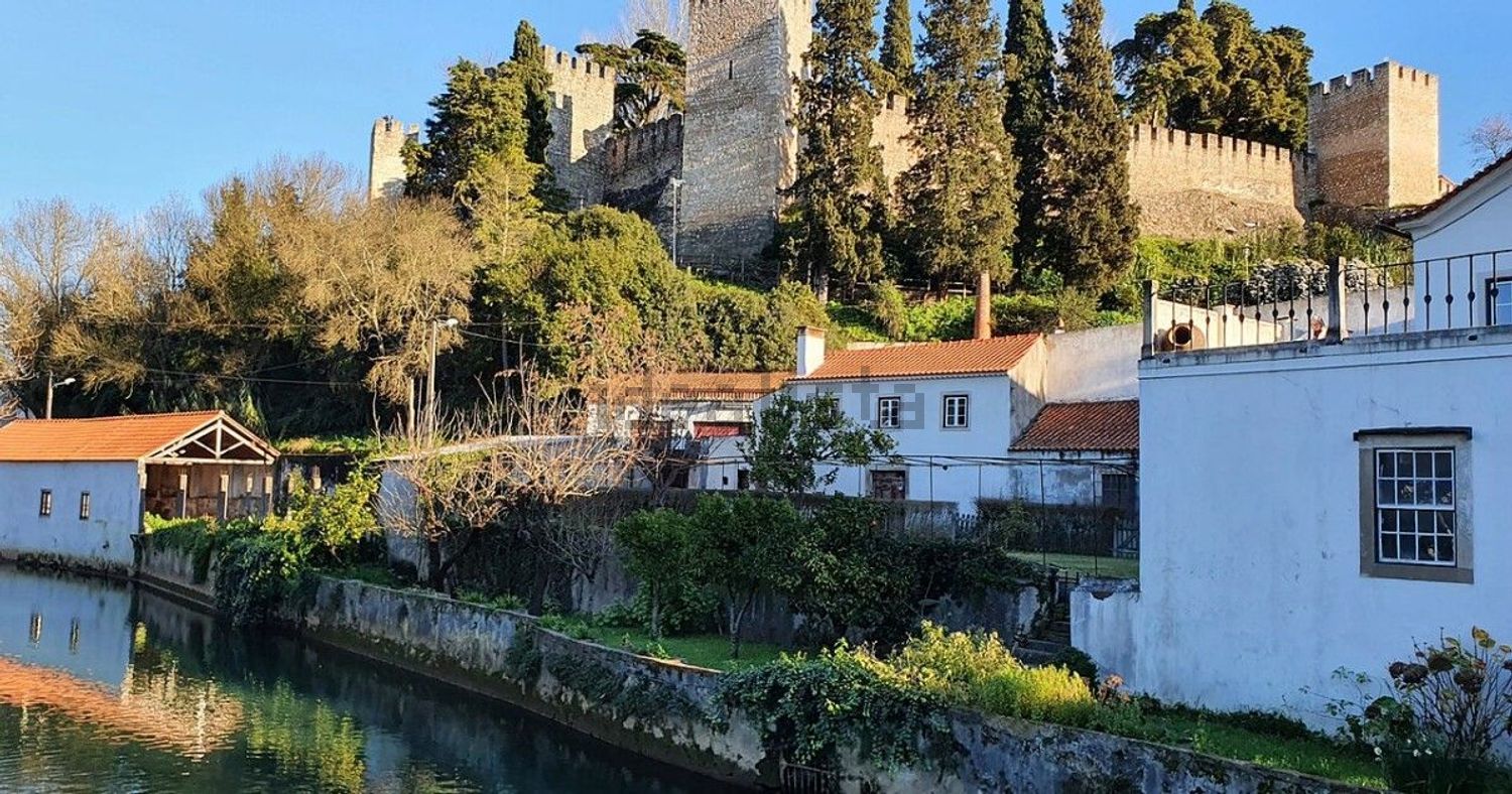 小楼房或独栋别墅出售在Rua Visconde São Gião, 5 - 视线