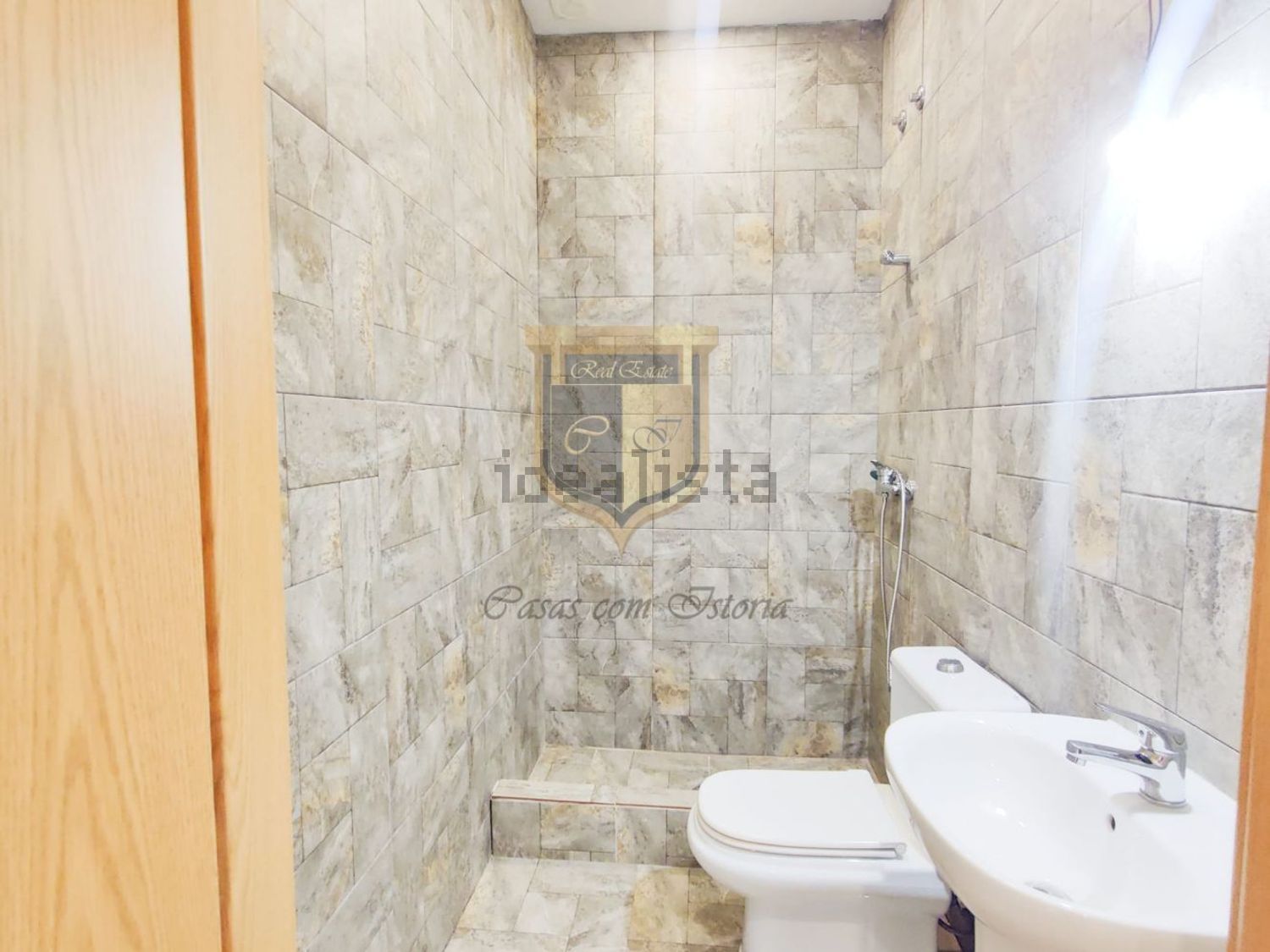 出租房间在Santo Onofre e Serra do Bouro - 卫生间