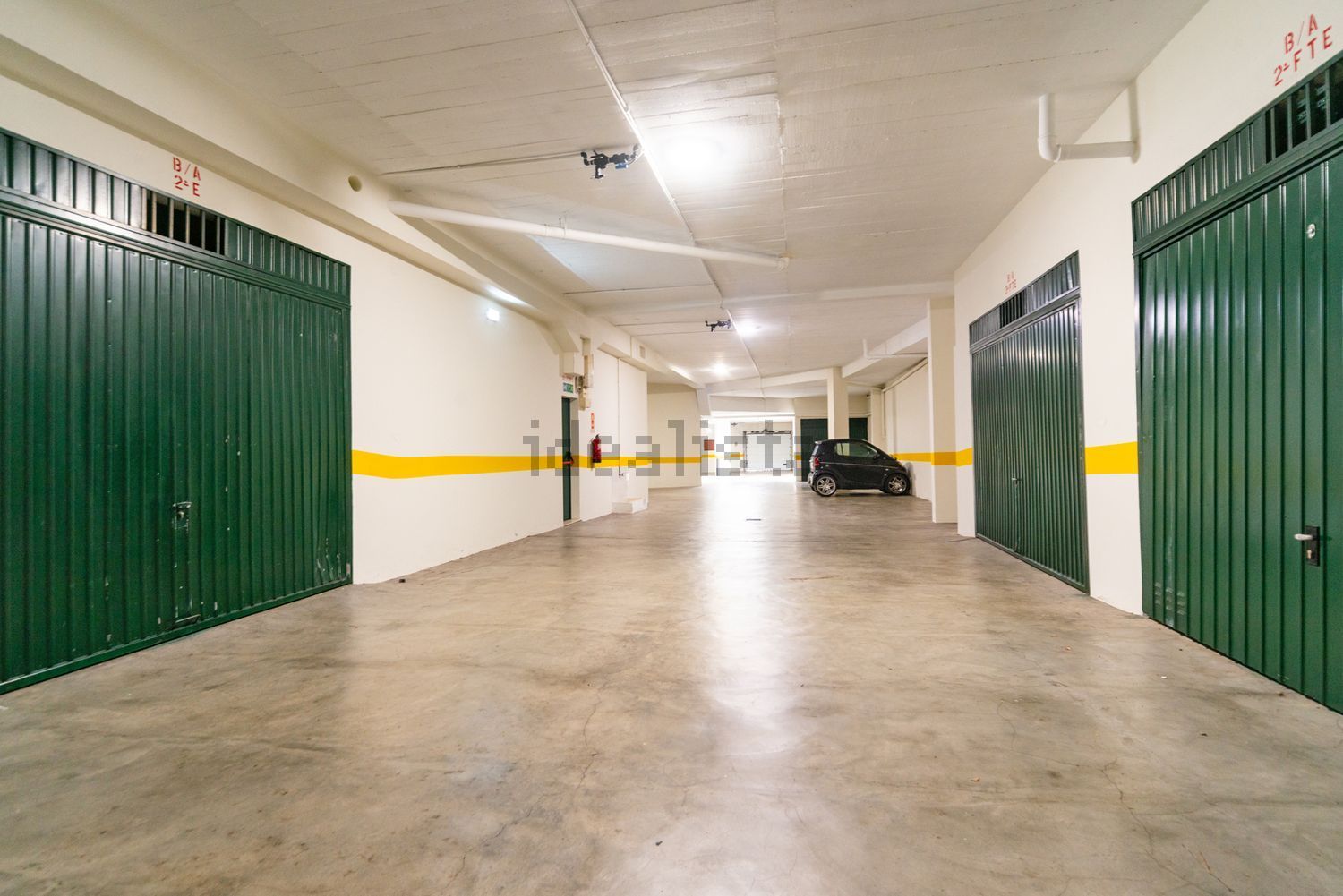 公寓 t4出售在Rua dos Pinheiros - 停车位