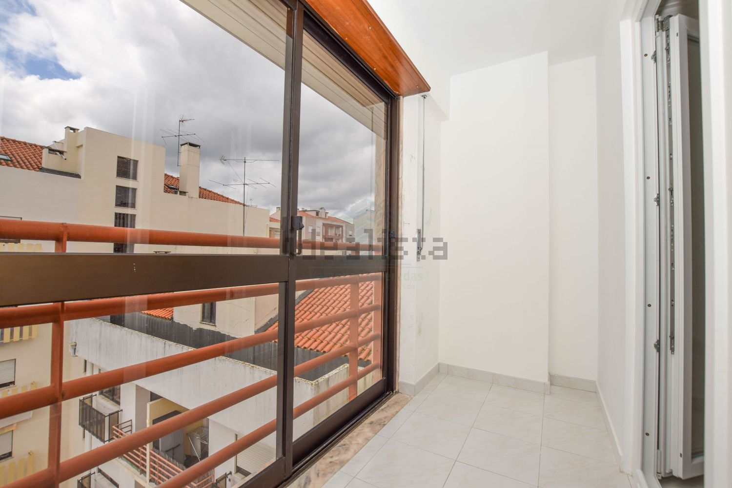 出租公寓 t2在Avenida Municipio Ribeira Grande, 161 - 阳台
