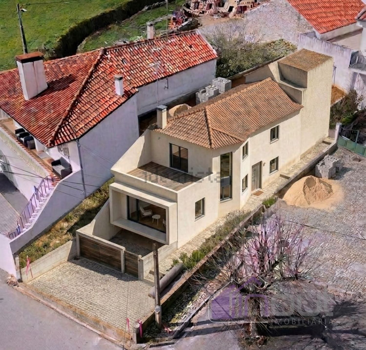 小楼房或独栋别墅出售在Vale de Estrela - 阳台