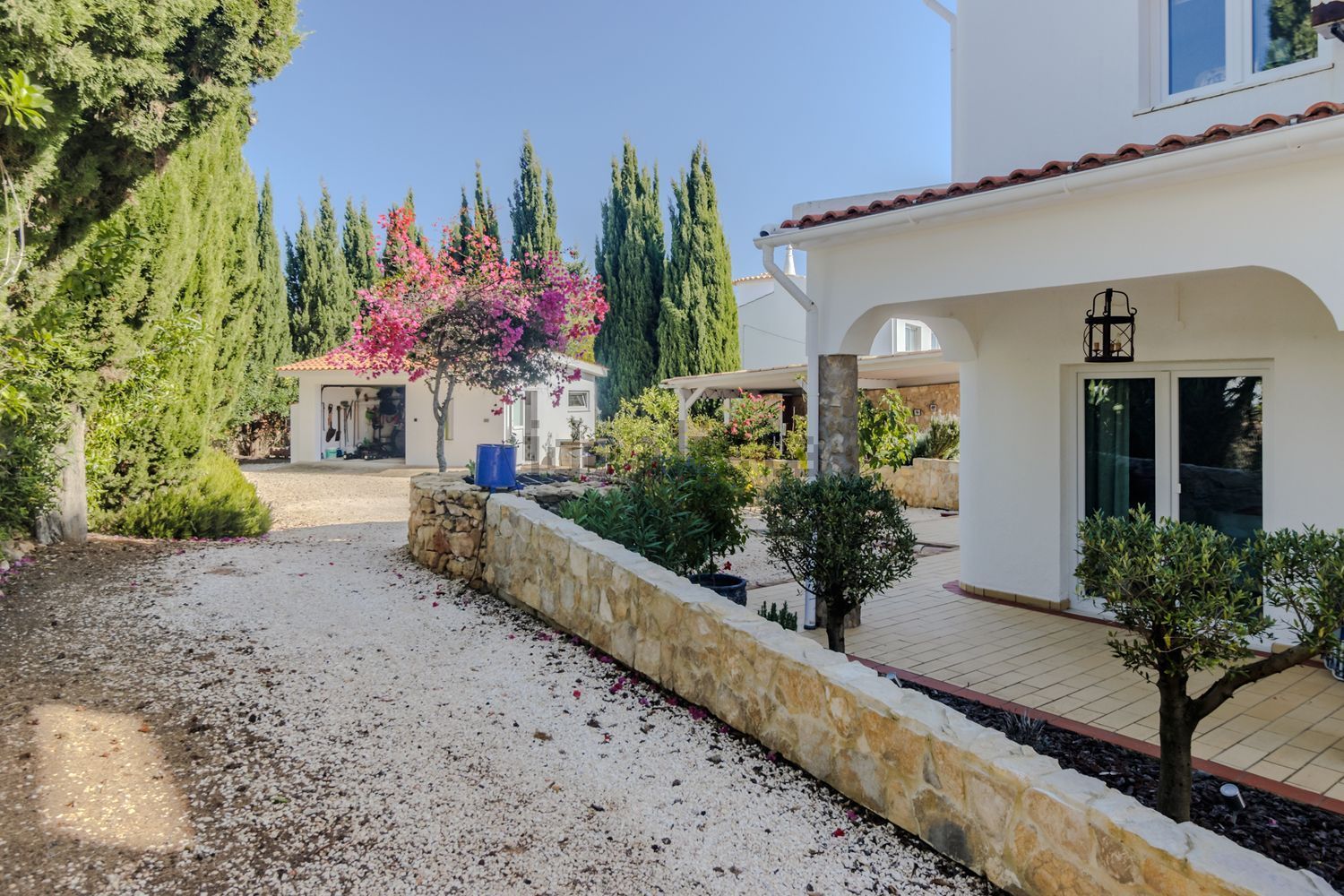 出租小楼房或独栋别墅在Rua dos Melros, 30 - 外立面