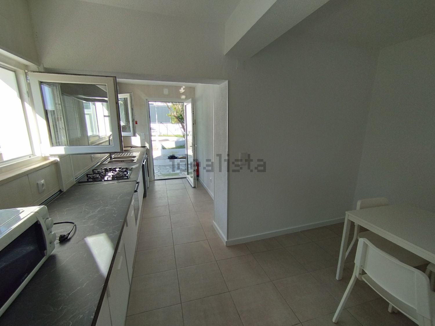 出租小楼房或独栋别墅在Rua do Rosmaninho, 37 - 厨房