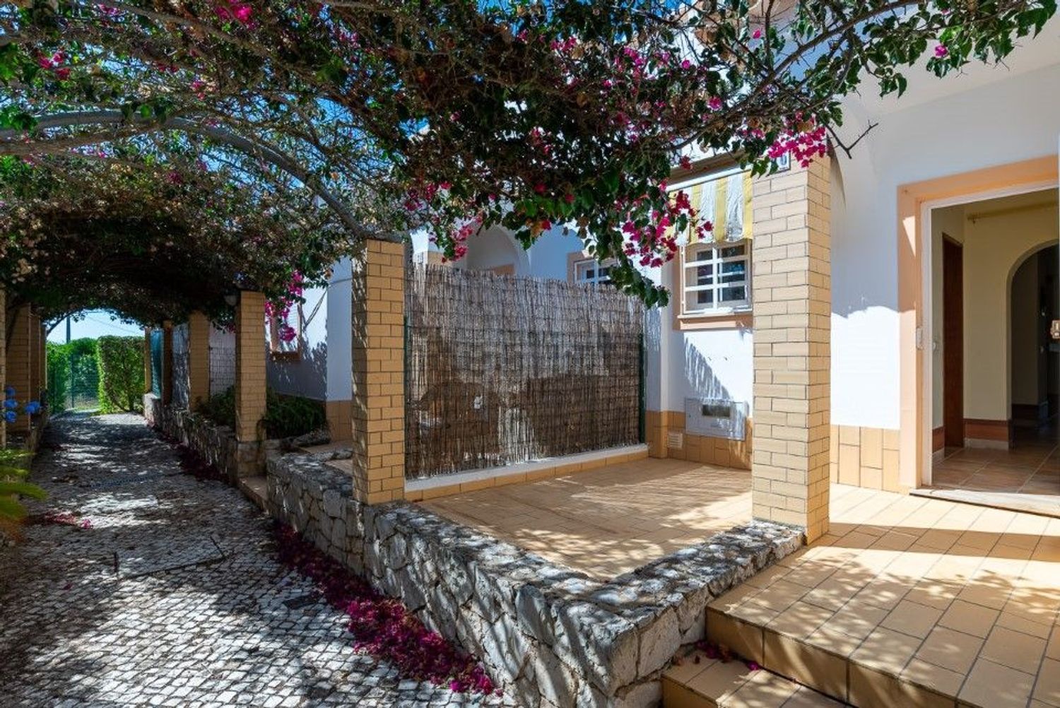 联排别墅出售在Estrada de Montes de Alvor s/n - 外立面