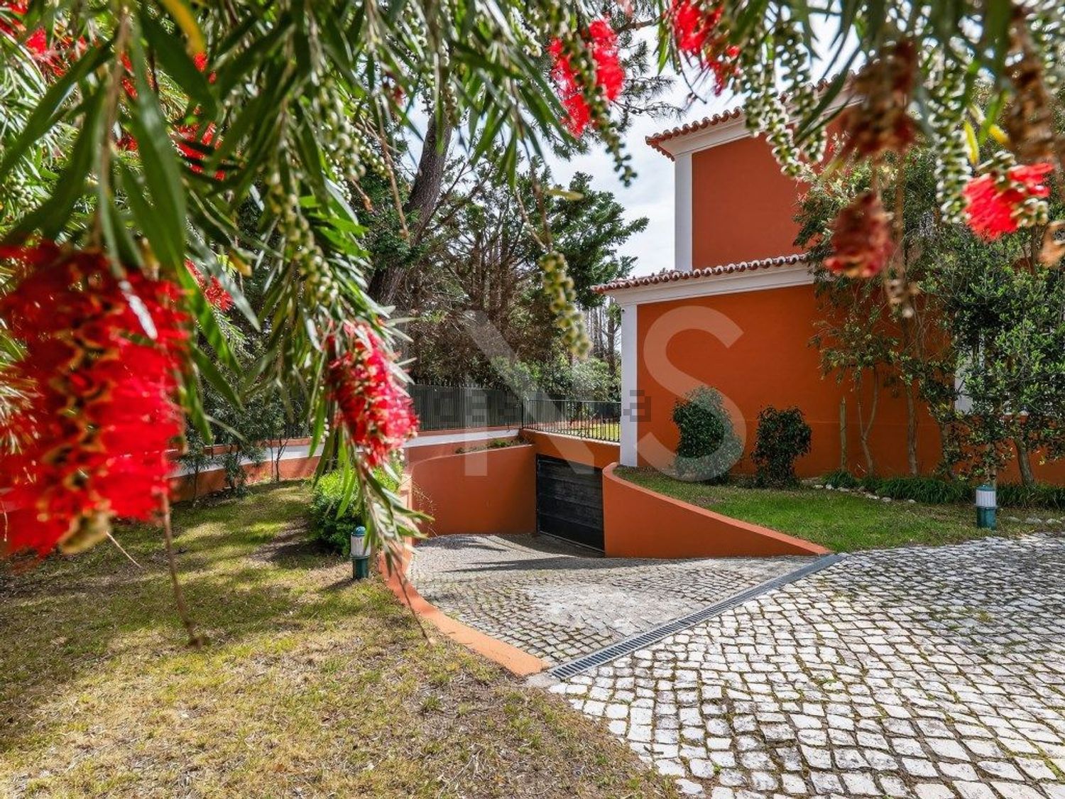 出租小楼房或独栋别墅在Avenida Nossa Senhora do Cabo - 外立面
