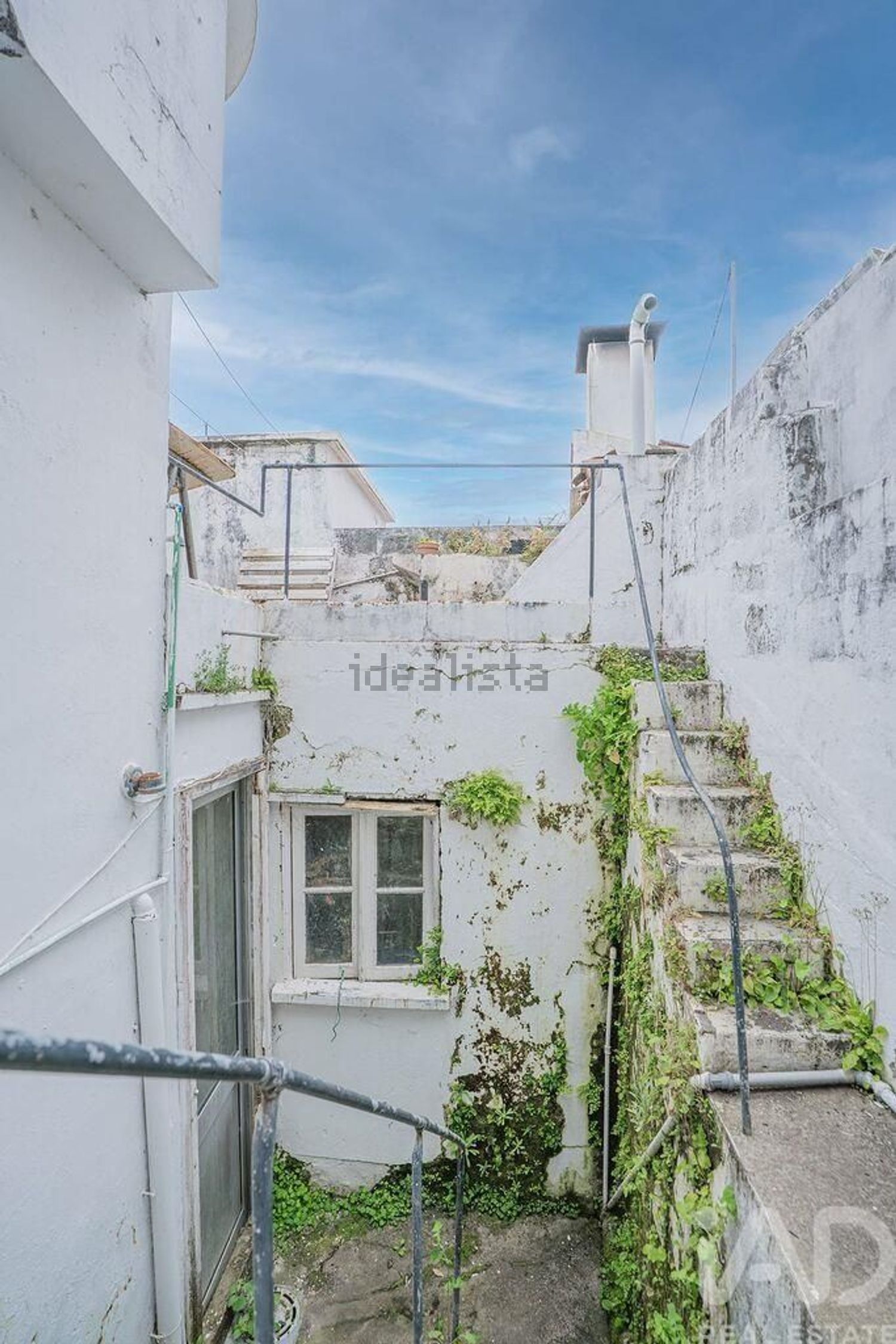 双拼别墅出售在Praia da Vitória (Santa Cruz) - 外立面