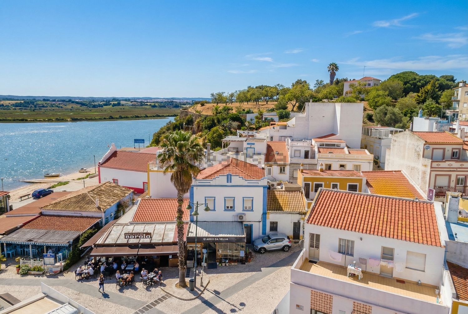 小楼房或独栋别墅出售在Largo da Ribeira, 7 - 视线