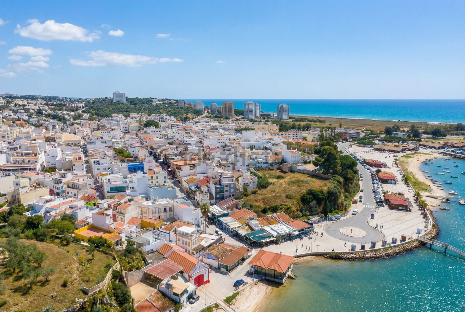 小楼房或独栋别墅出售在Largo da Ribeira, 7 - 视线