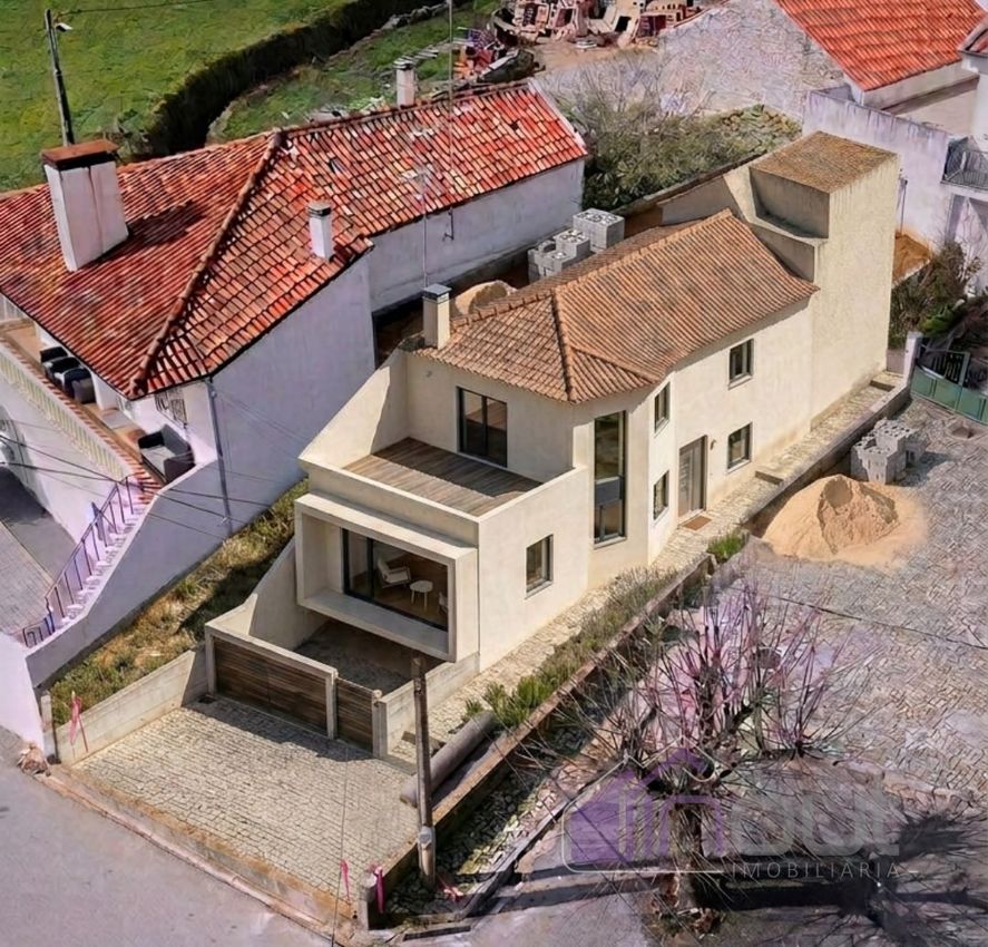 小楼房或独栋别墅出售在Vale de Estrela