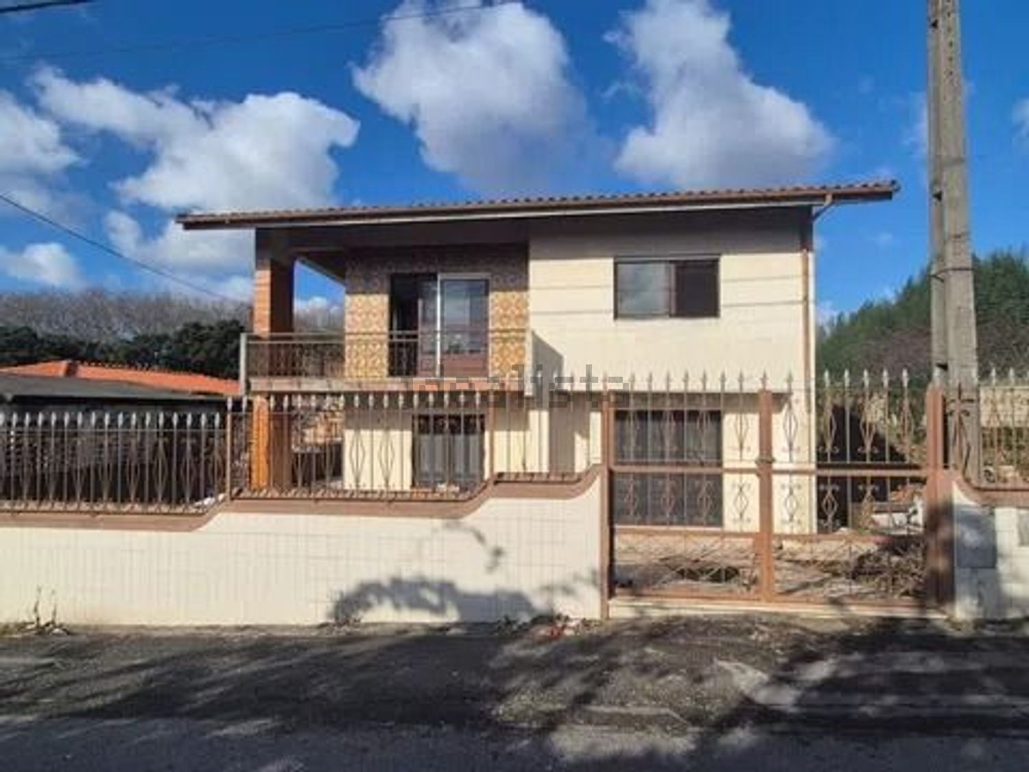 小楼房或独栋别墅出售在Rua Lagoinha - 外立面