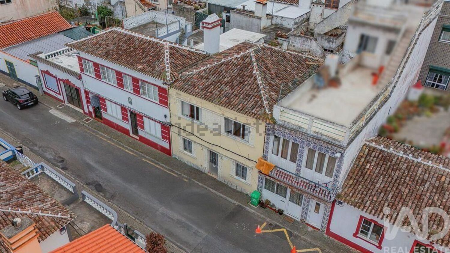 双拼别墅出售在Praia da Vitória (Santa Cruz) - 外立面