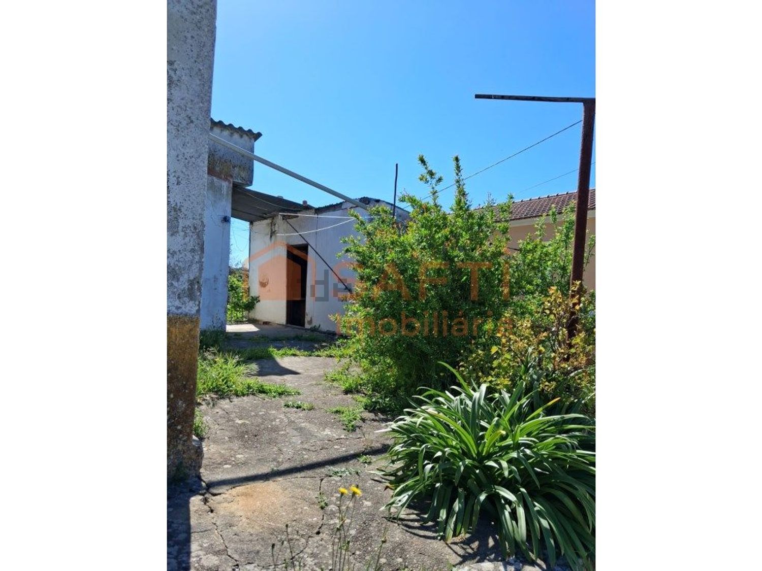 小楼房或独栋别墅出售在Rua Mouchão, 4 - 外立面