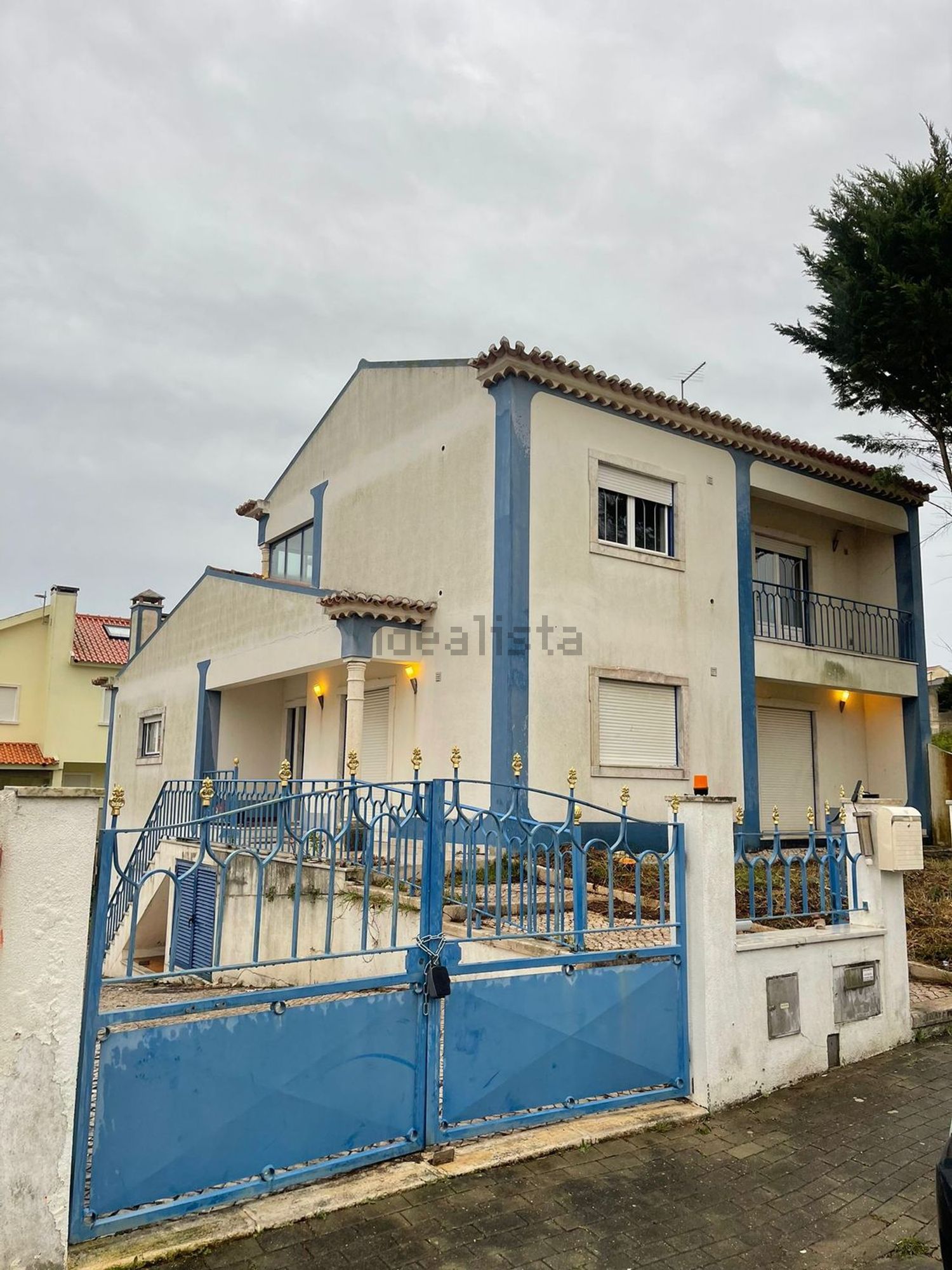 出租小楼房或独栋别墅在Rua Rainha Santa Isabel - 外立面