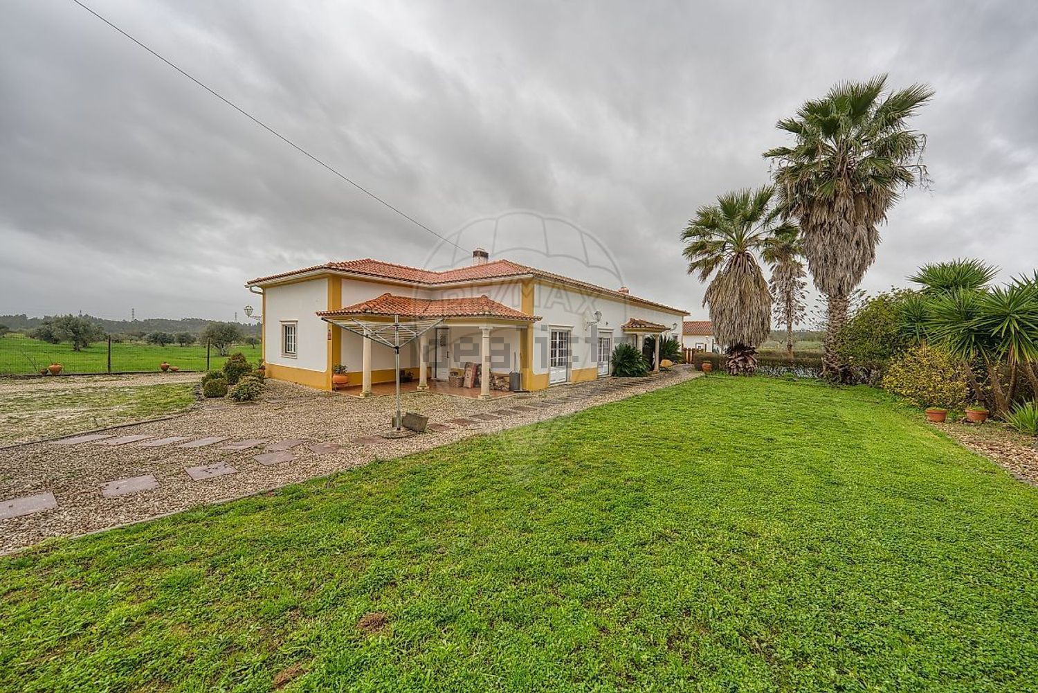 小楼房或独栋别墅出售在Rua da Faia - 外立面