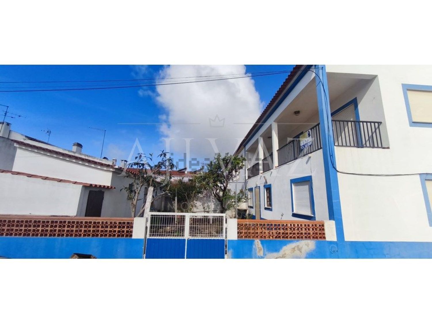 小楼房或独栋别墅出售在Bairro Social - 照片
