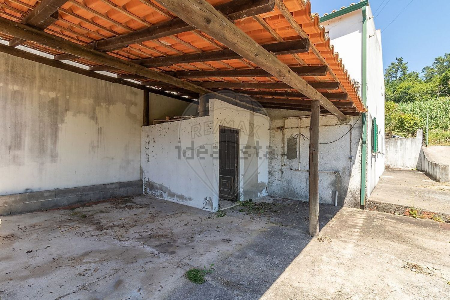 小楼房或独栋别墅出售在Rua 25 de Abril - 外立面