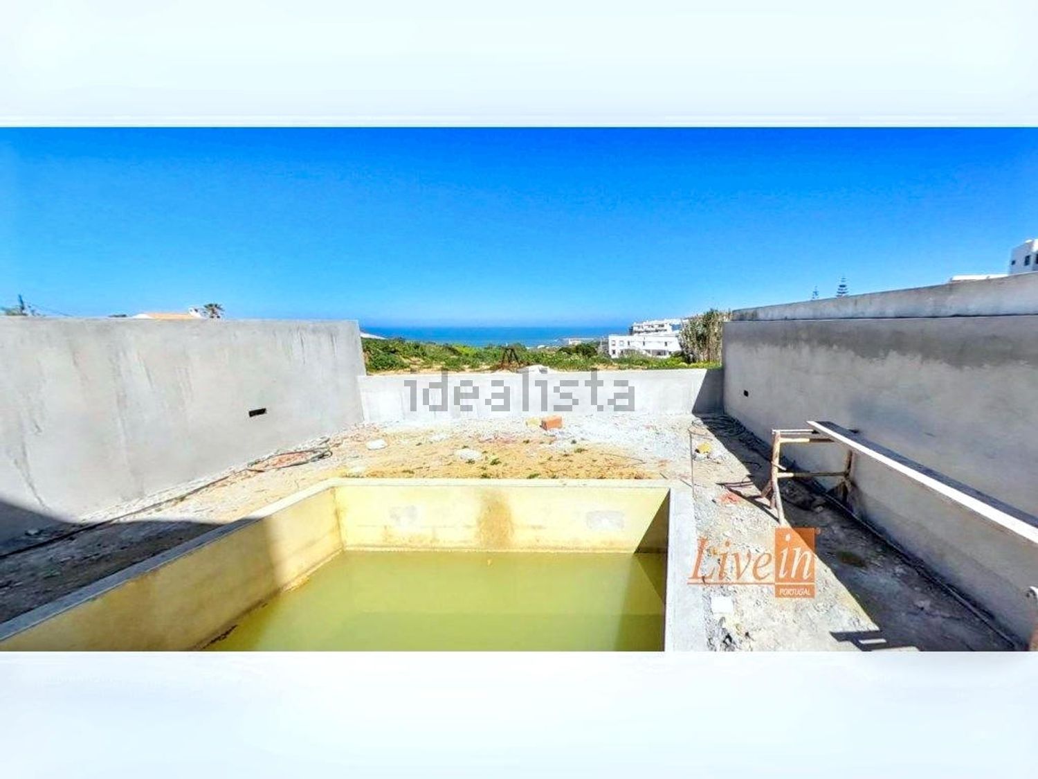 小楼房或独栋别墅出售在Ericeira Sul - 游泳池