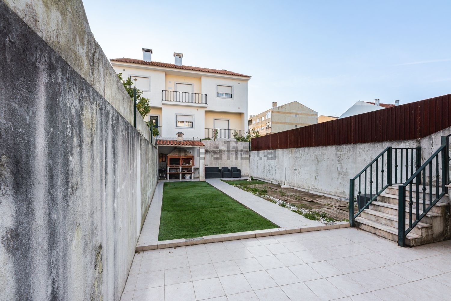双拼别墅出售在Rua Irene Lisboa - 外立面