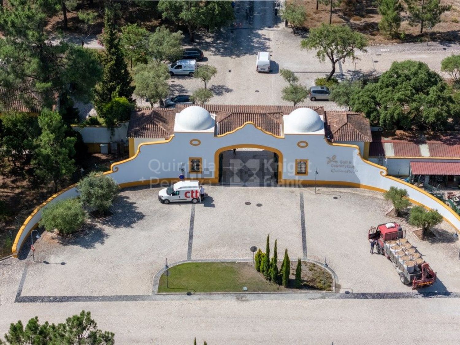 小楼房或独栋别墅出售在Alameda da Serra - 外立面