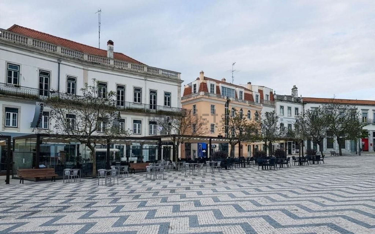 小楼房或独栋别墅出售在Rua Visconde São Gião, 5 - 视线