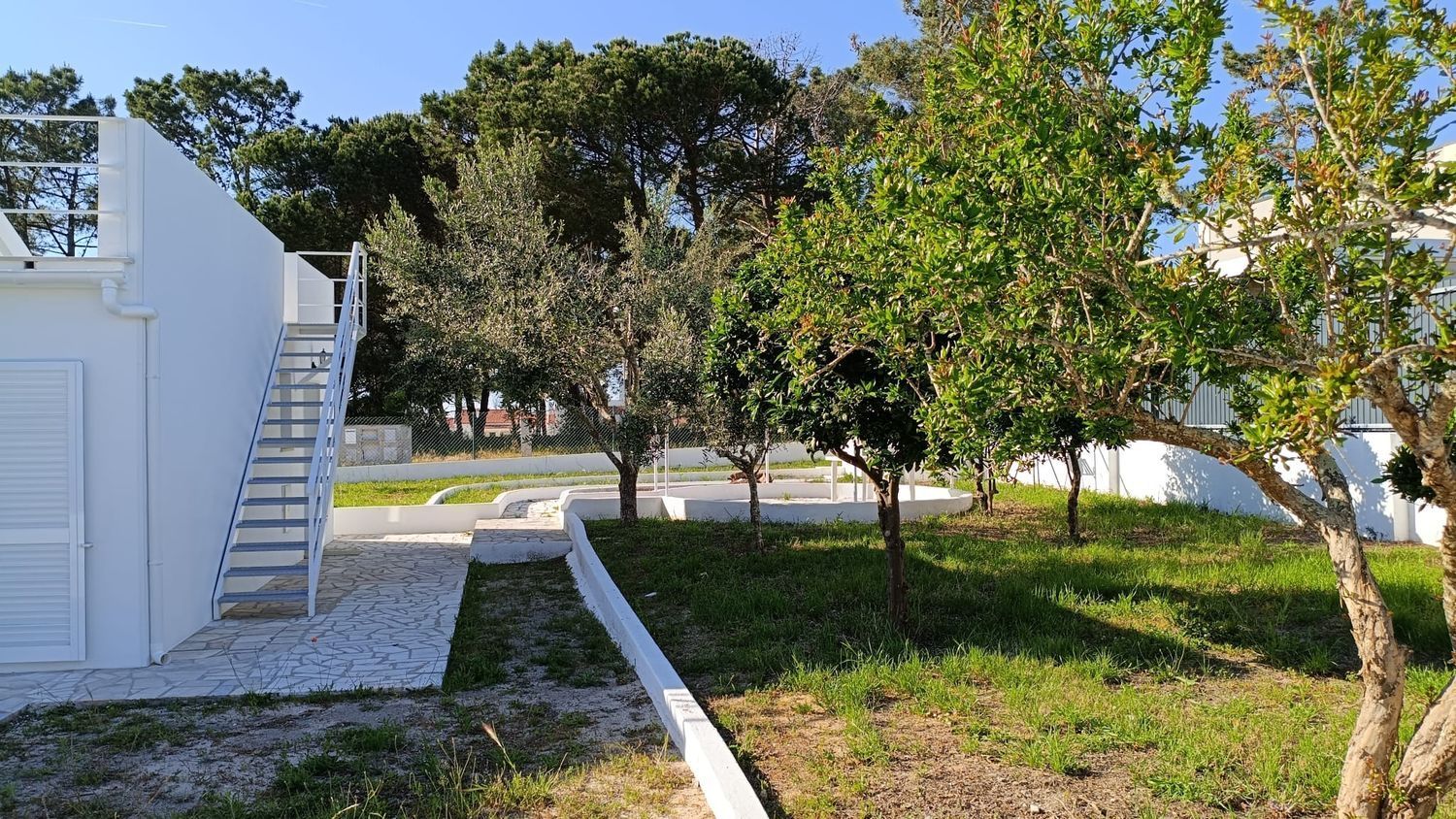 出租小楼房或独栋别墅在Rua do Rosmaninho, 37 - 花园