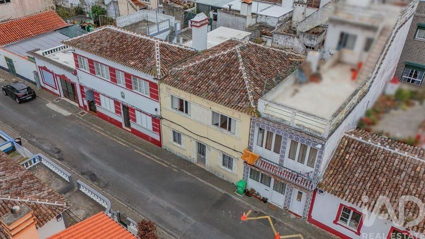 双拼别墅出售在Praia da Vitória (Santa Cruz)